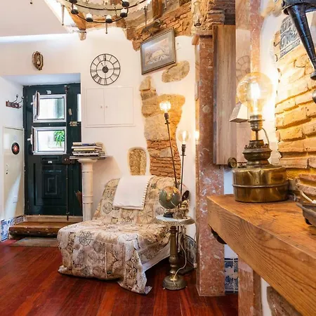 Apartment Romantic Medieval Lisbon